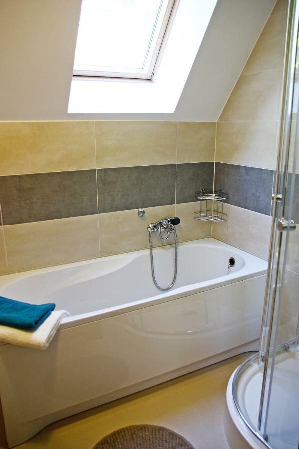Apartament Na Starym Dworcu โกจัลโควิเซ-เซดรอย ภายนอก รูปภาพ